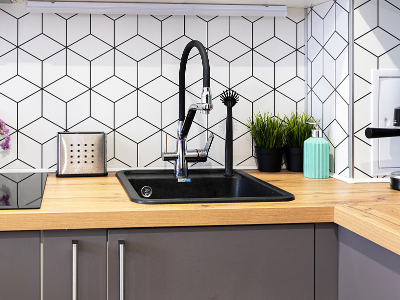 Кухня П-образная — Белый глянец и грей